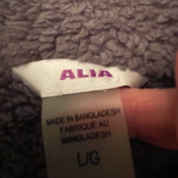 Alia Large soft & cuddly vest in a white & grey stripe. In Great used condition - Picture 10 of 12